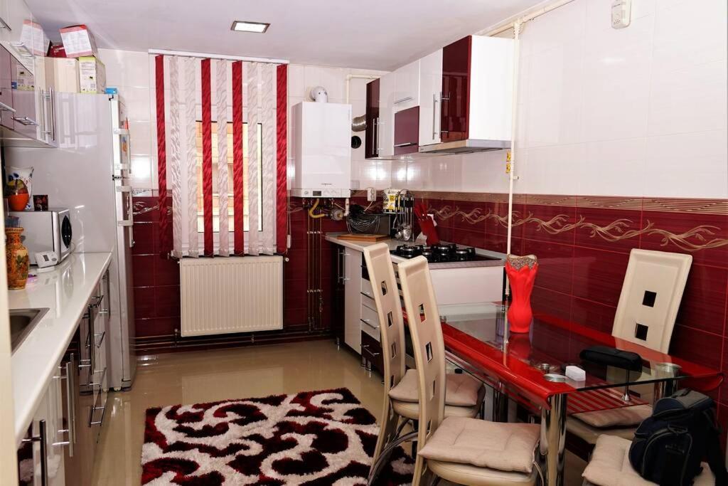Home Away From Home Petrila Ngoại thất bức ảnh